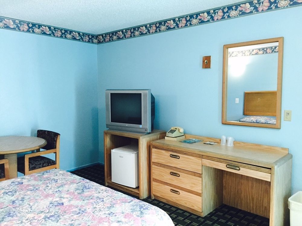 Chester Inn Motel Стантон Экстерьер фото